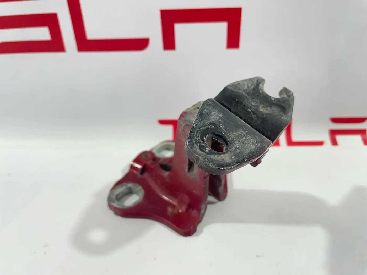 Петля двери к Tesla Model 3 2019