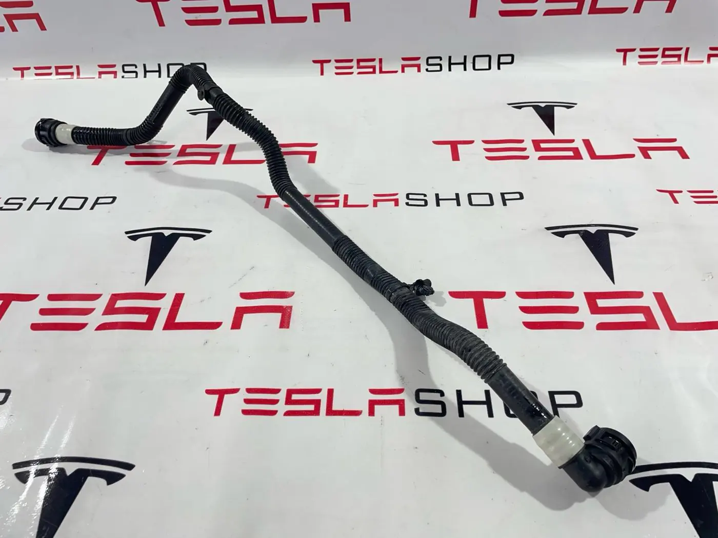 Патрубок радиатора к Tesla Model 3 2019