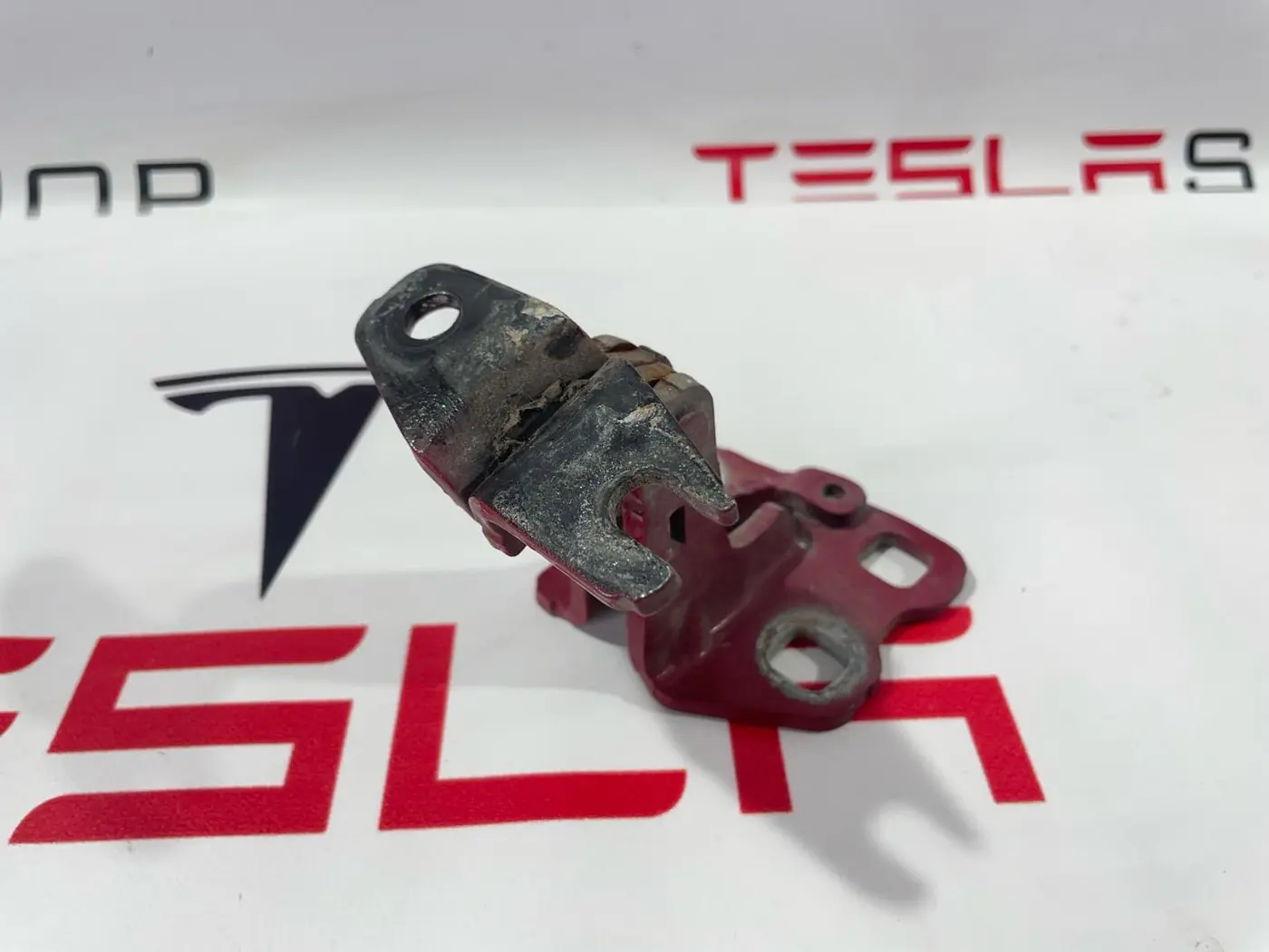 Петля двери к Tesla Model 3 2019
