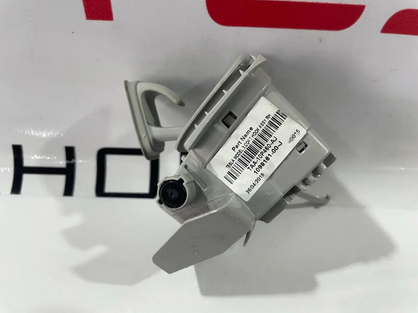 Крючок для одежды к Tesla Model 3 2019