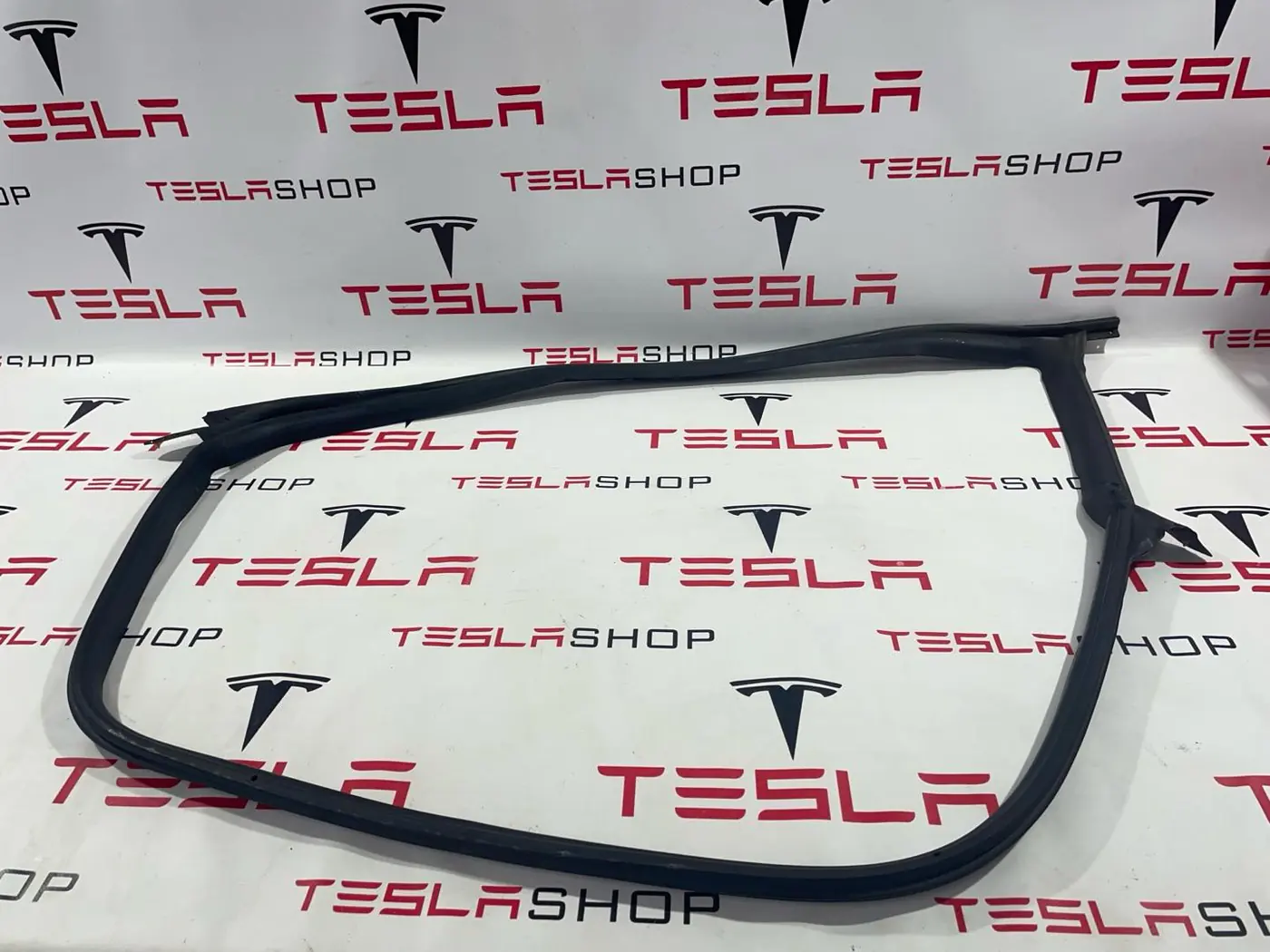 Уплотнитель к Tesla Model 3 2019