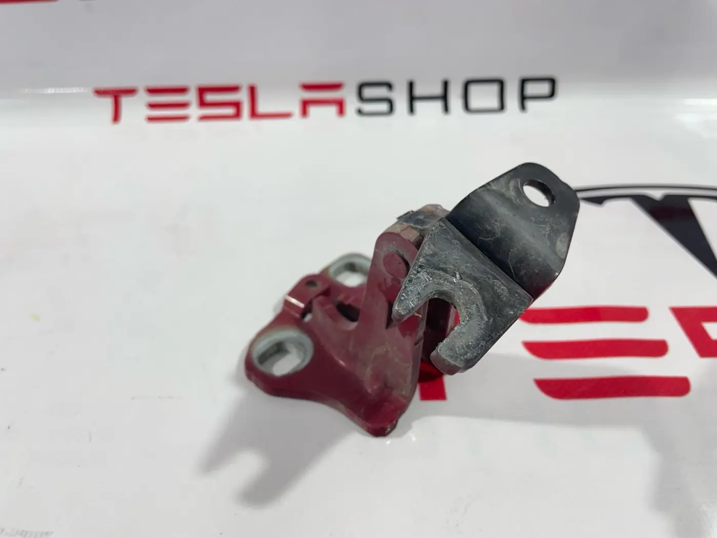 Петля двери к Tesla Model 3 2019