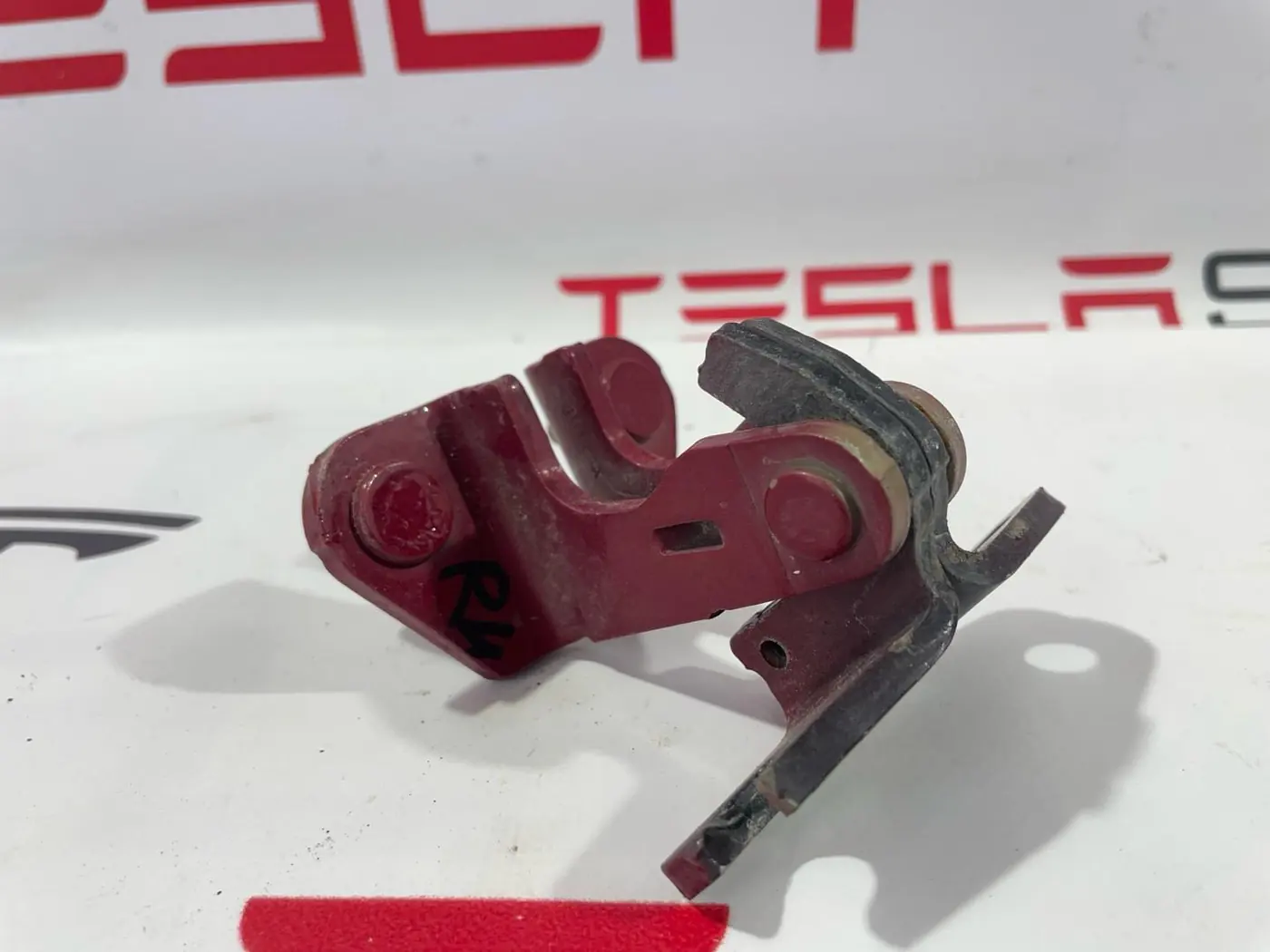 Петля двери к Tesla Model 3 2019
