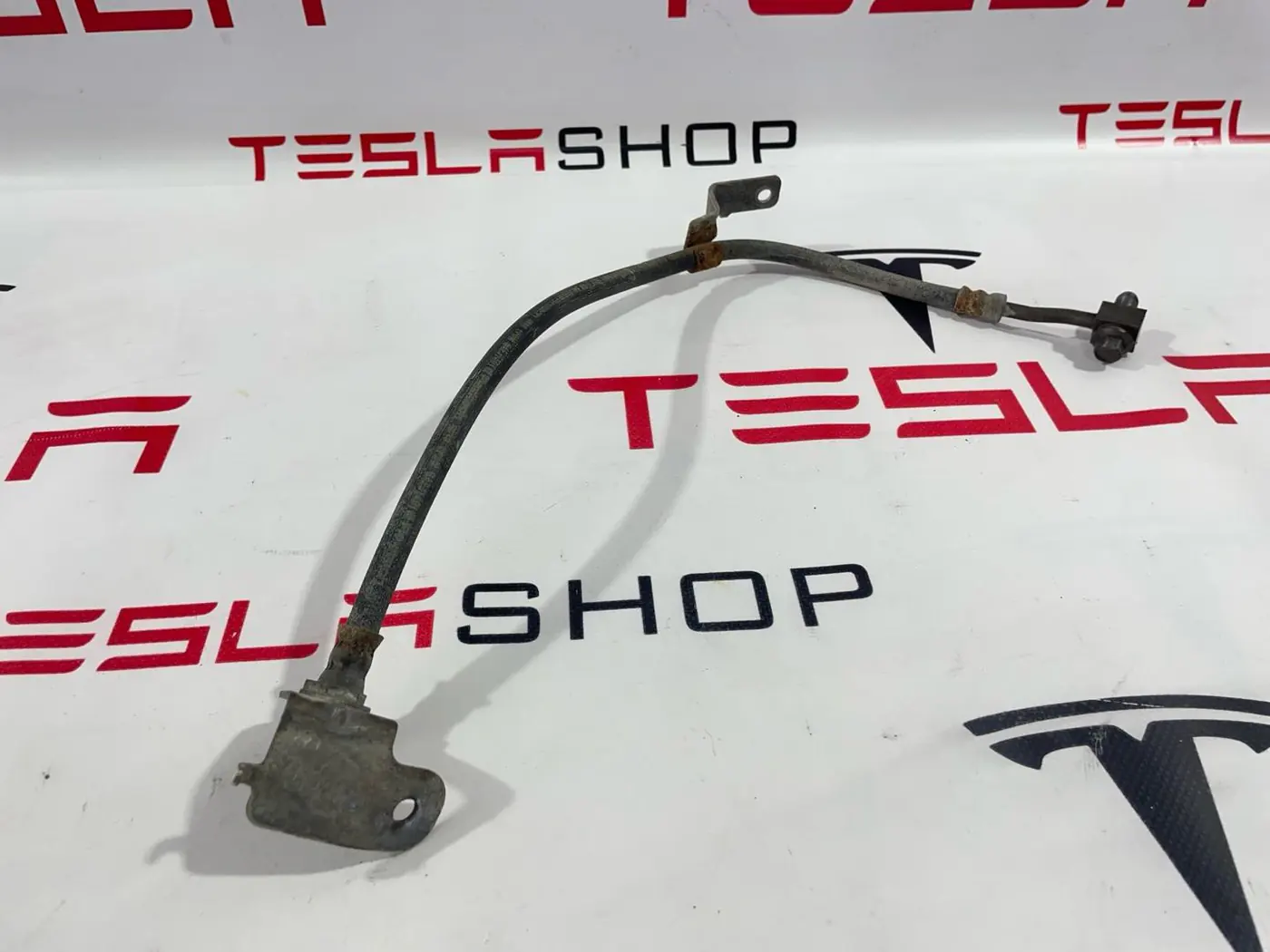 Шланг тормозной к Tesla Model 3 2019