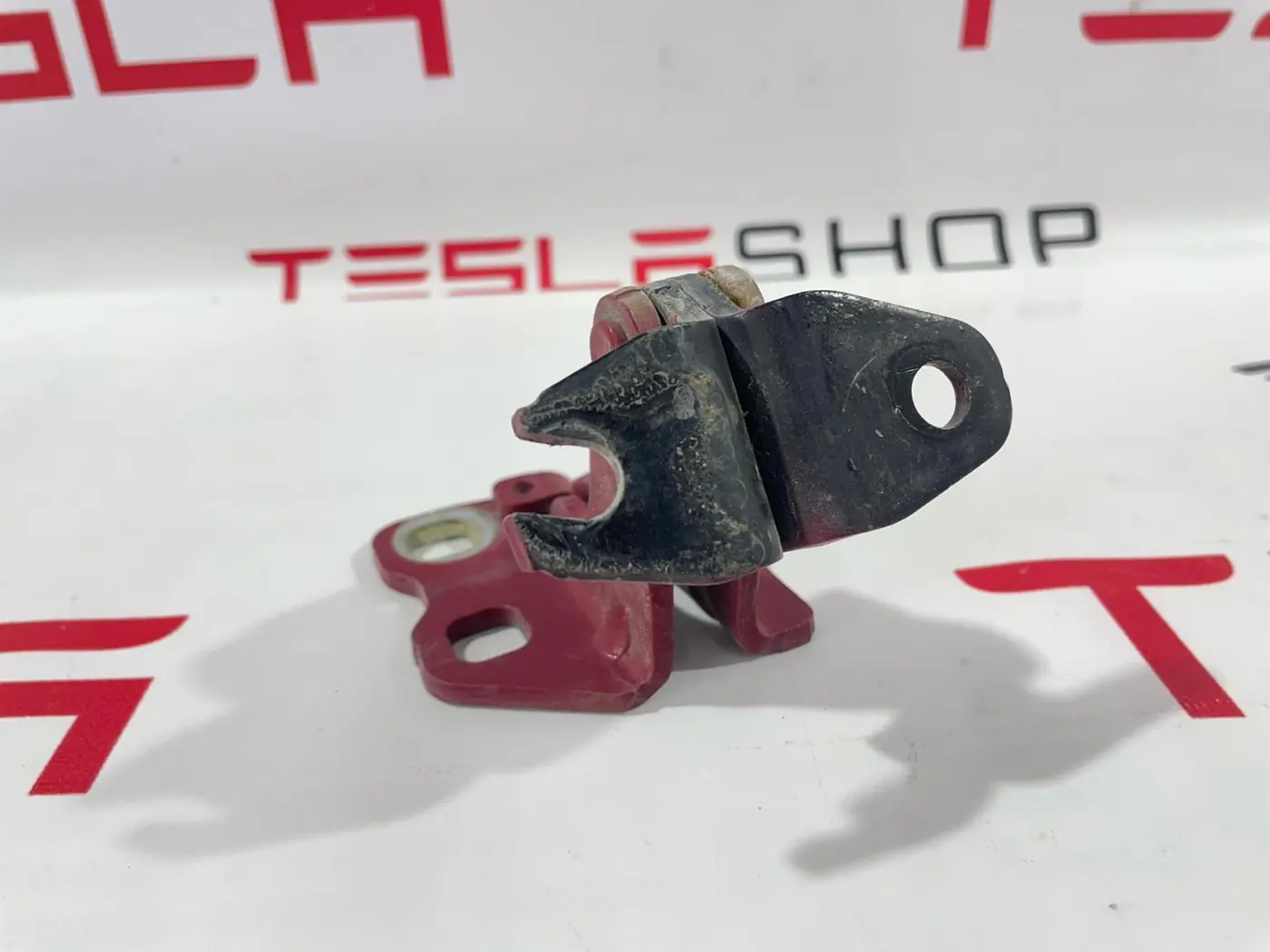 Петля двери к Tesla Model 3 2019