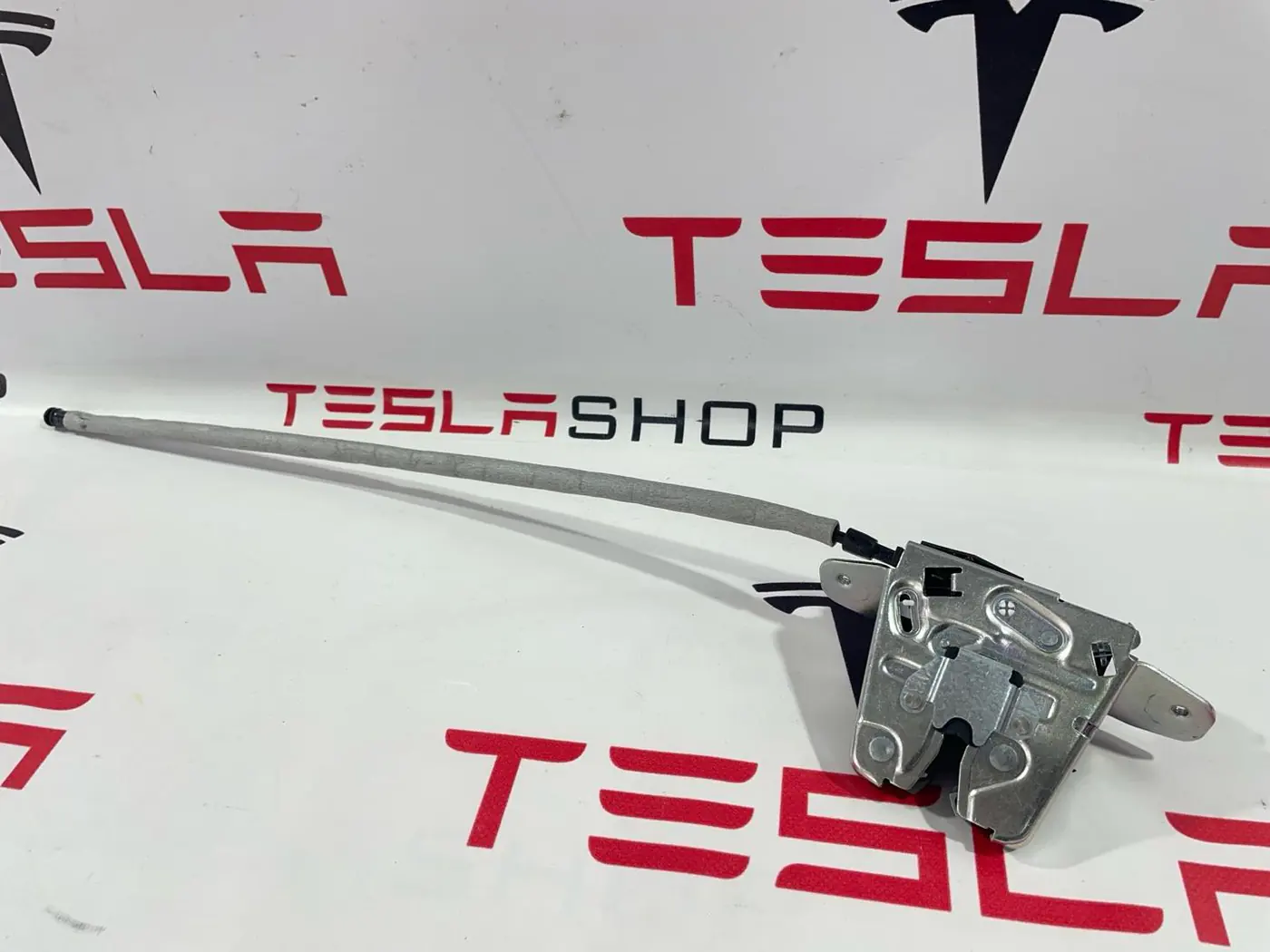 Замок багажника к Tesla Model X 2022