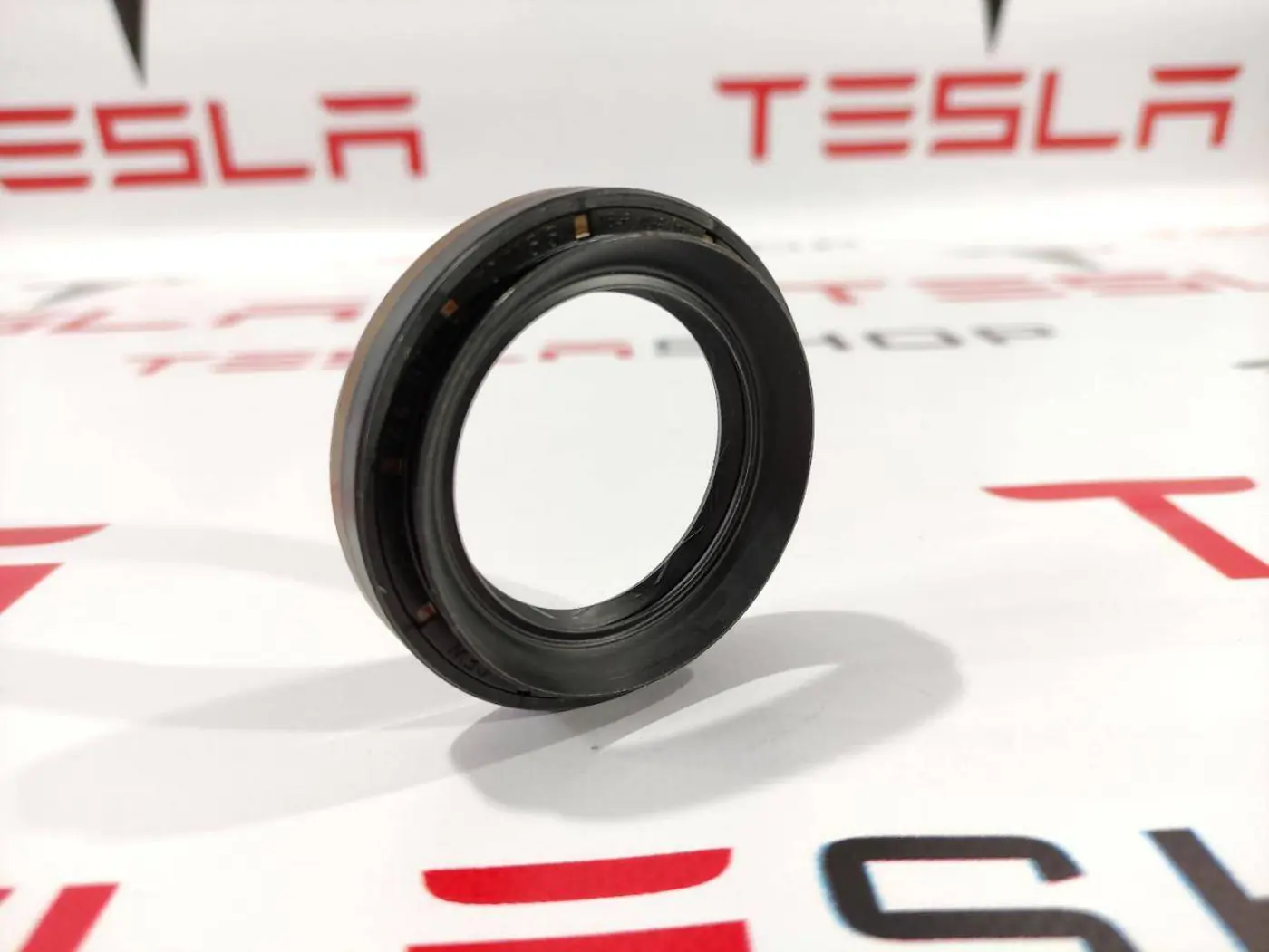 Сальник к Tesla Model X 2018