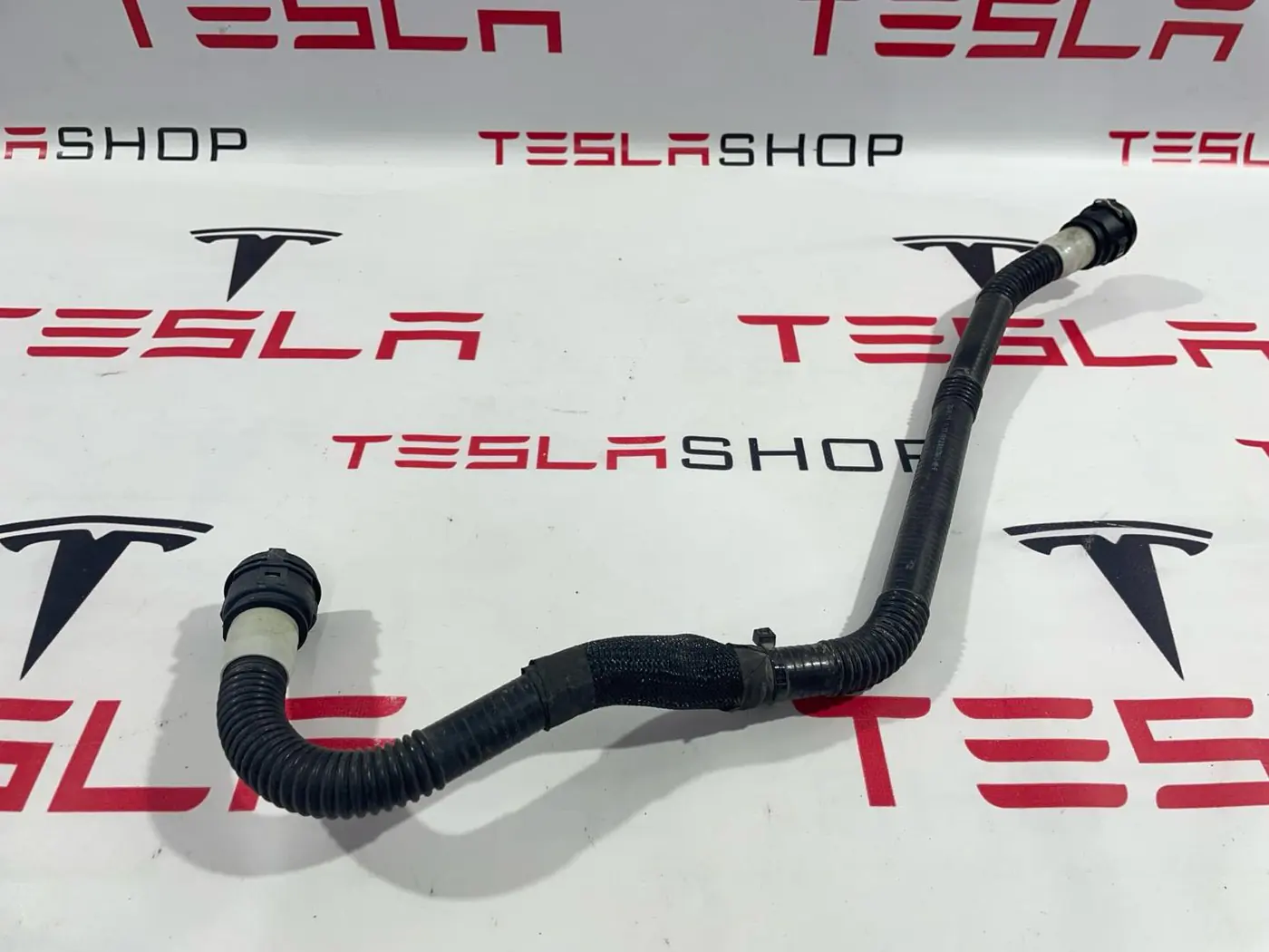 Патрубок радиатора к Tesla Model 3 2019