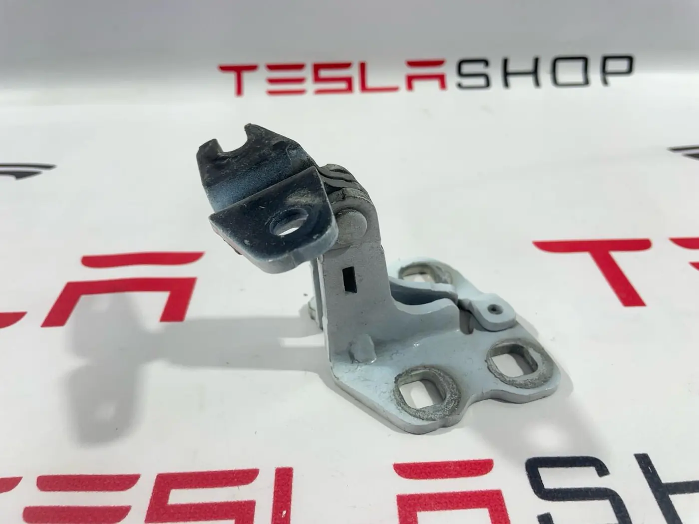 Петля двери к Tesla Model 3 2019
