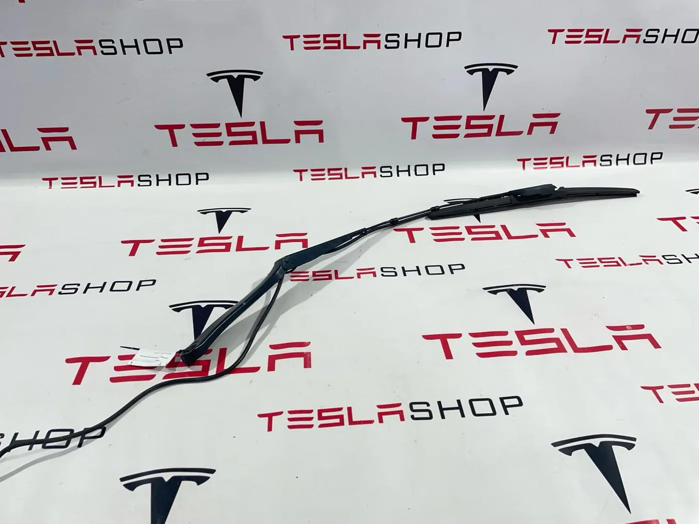 Щеткодержатель к Tesla Model 3 2019