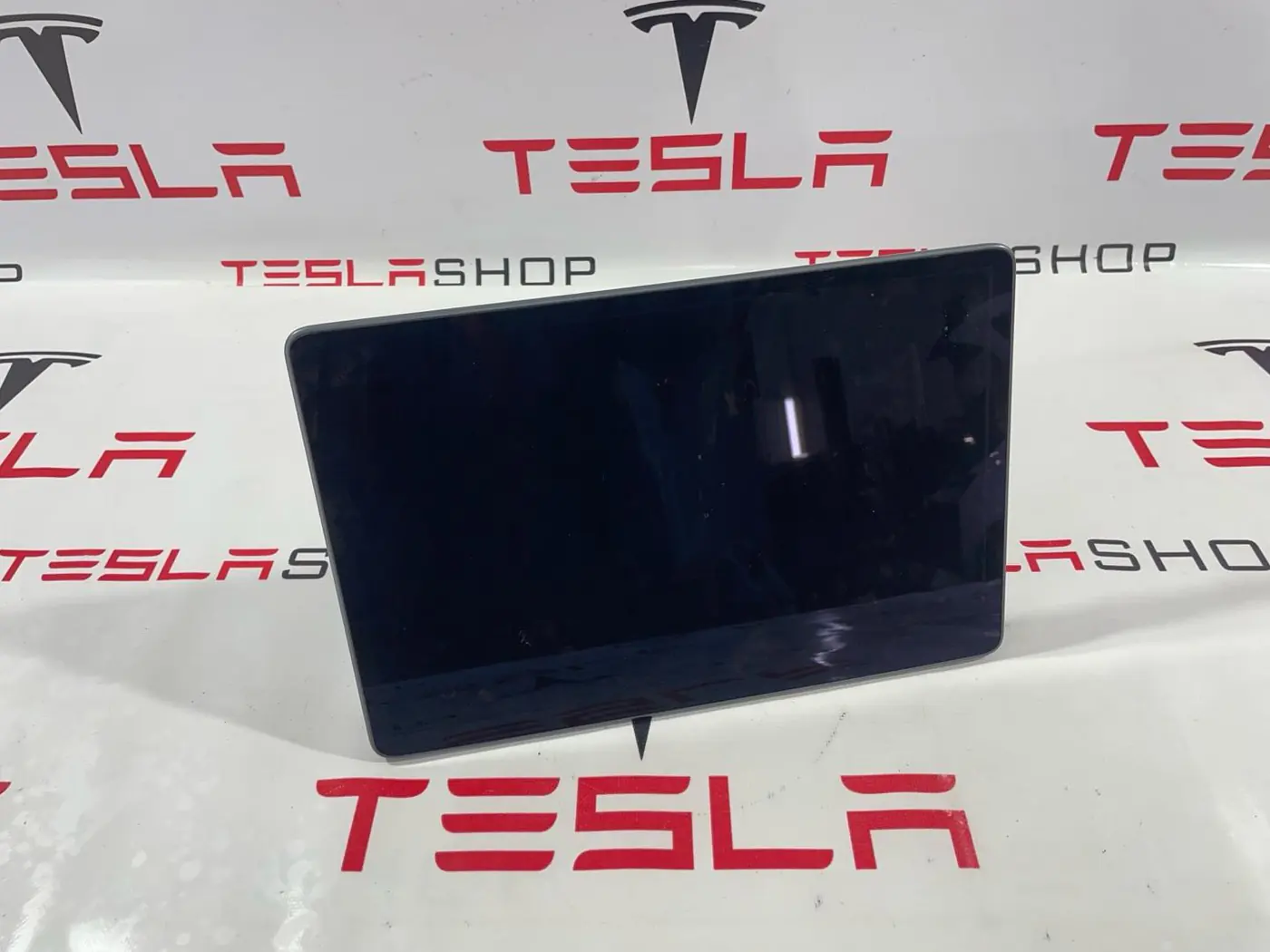 Монитор к Tesla Model 3 2019