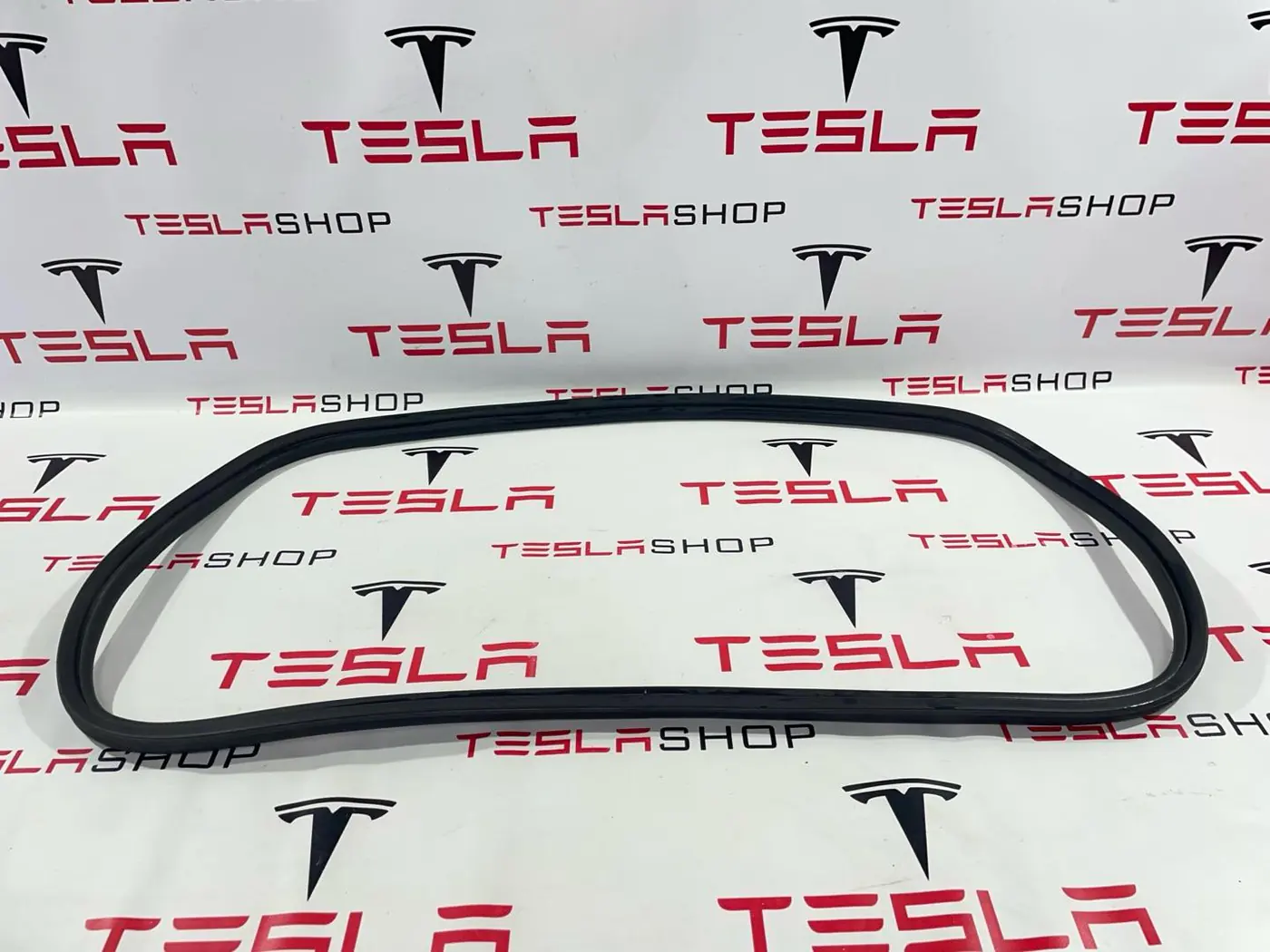 Уплотнитель багажника к Tesla Model 3 2019