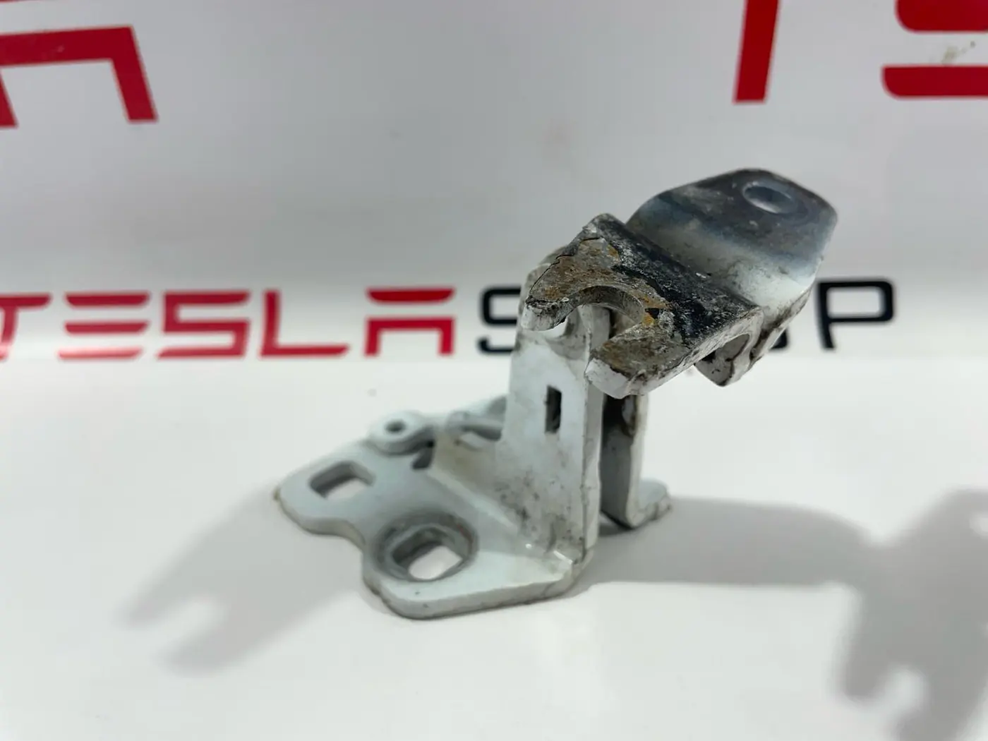 Петля двери к Tesla Model 3 2019