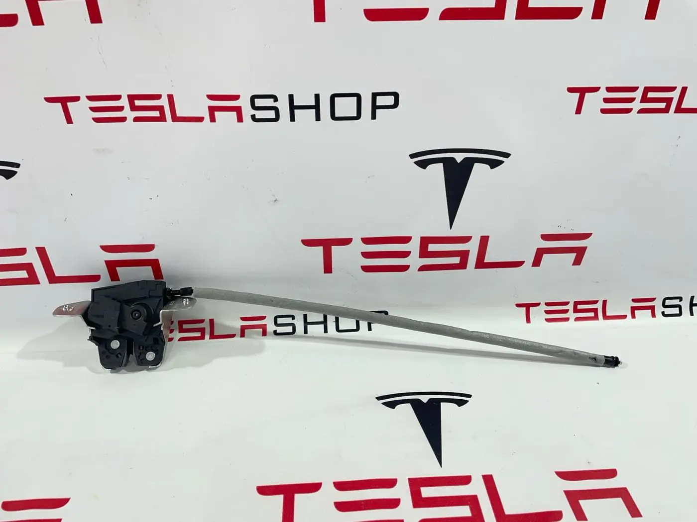 Замок багажника к Tesla Model X 2022