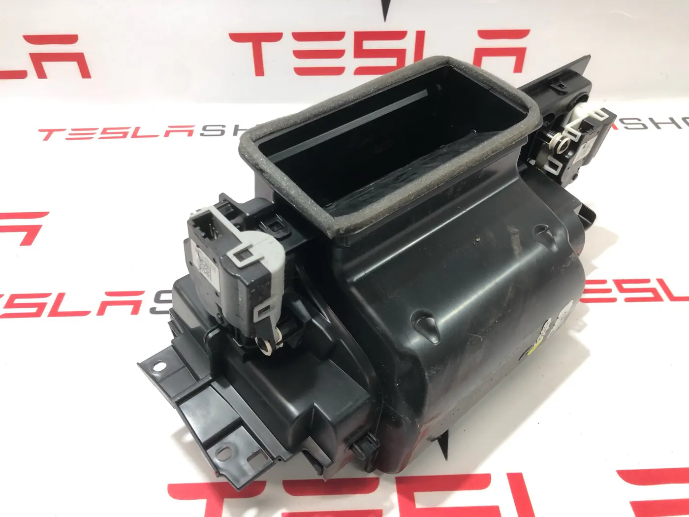 Воздуховод к Tesla Model X 2022