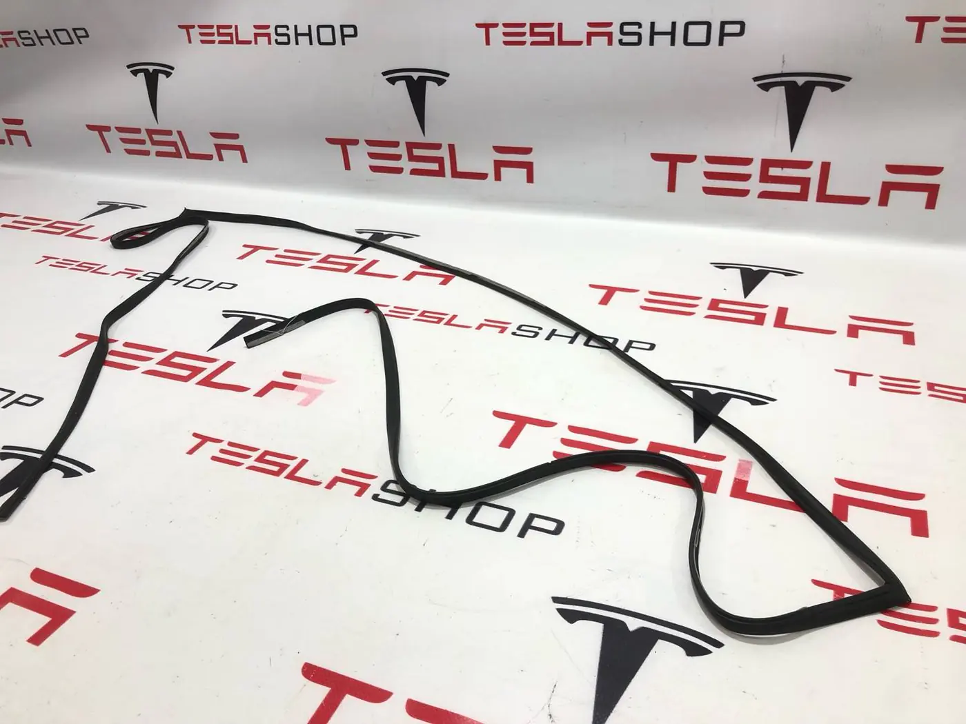 Уплотнитель к Tesla Model 3 2021
