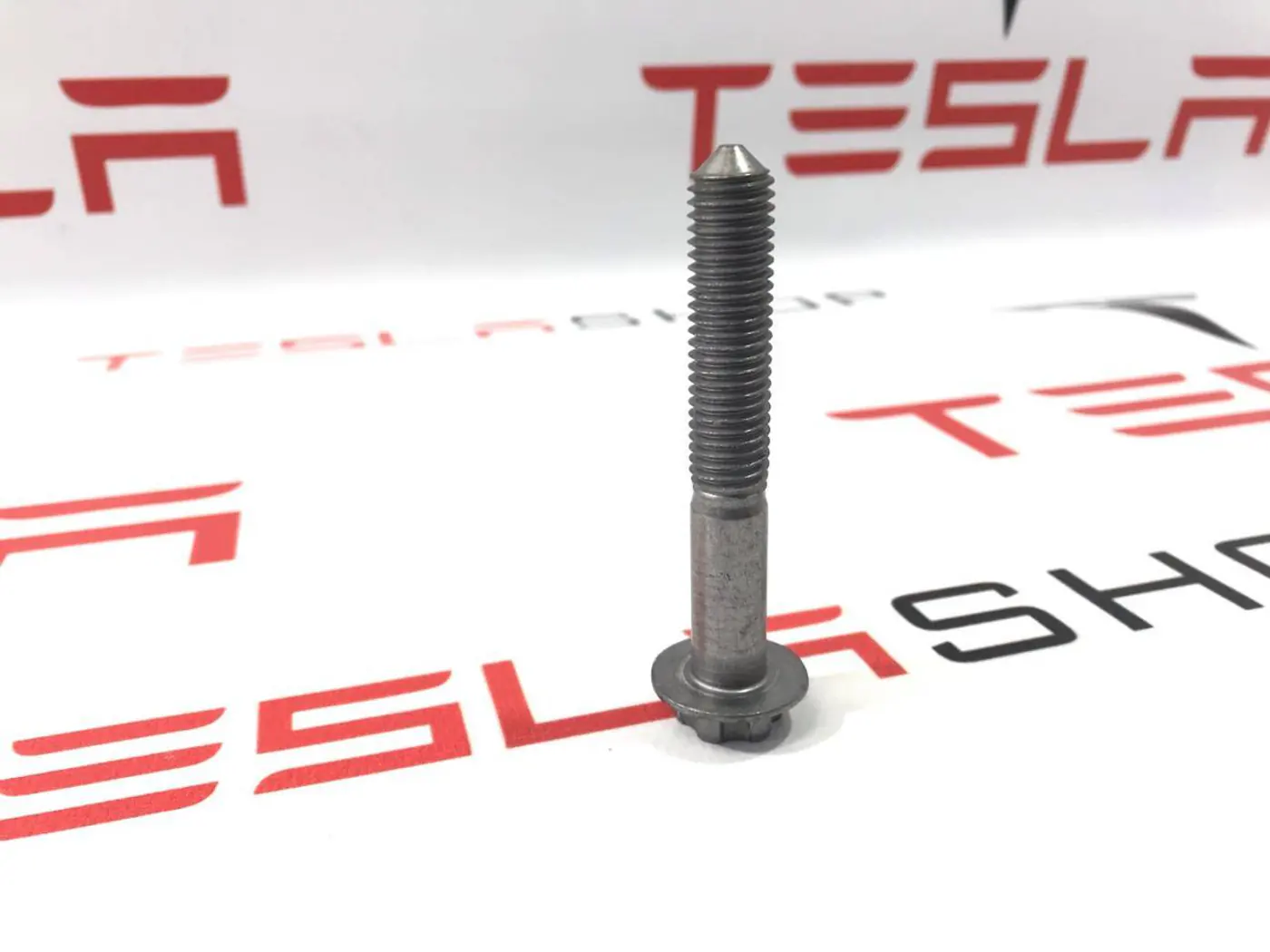 Болт к Tesla Model X 2022