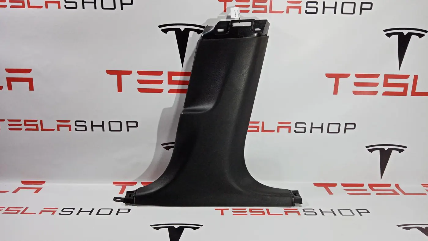 Обшивка стойки к Tesla Model 3 2019