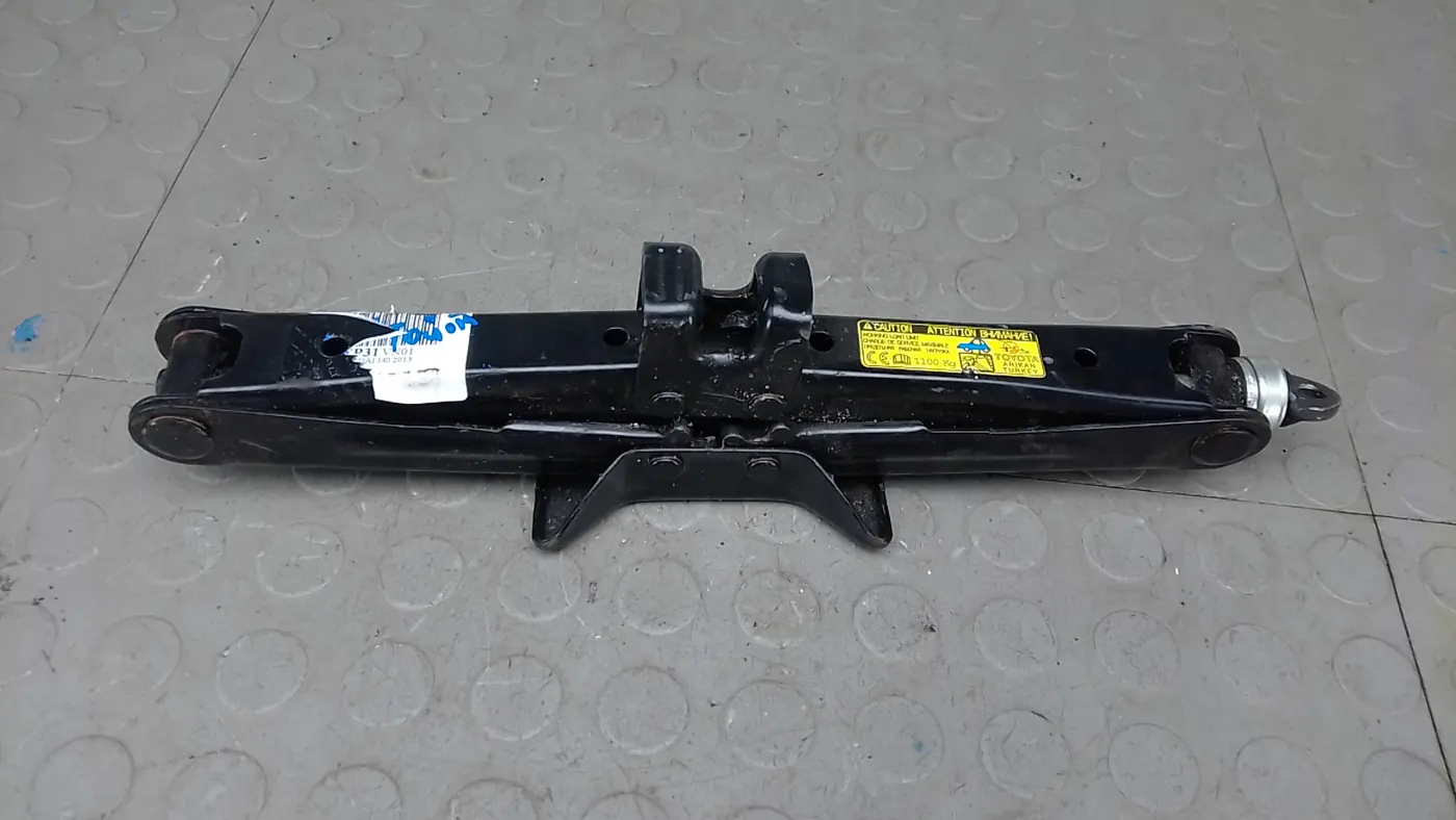Домкрат к Toyota Corolla 2004