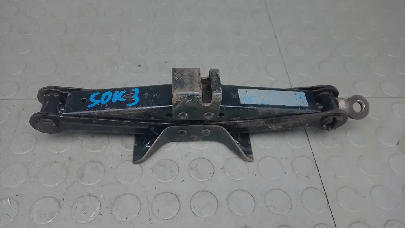 Домкрат к Mazda 156 2008