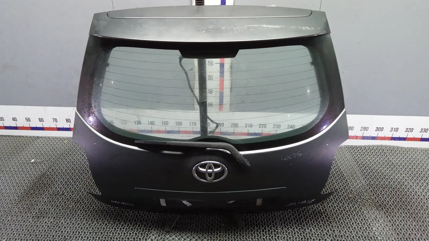Замок двери к Toyota Auris 2008