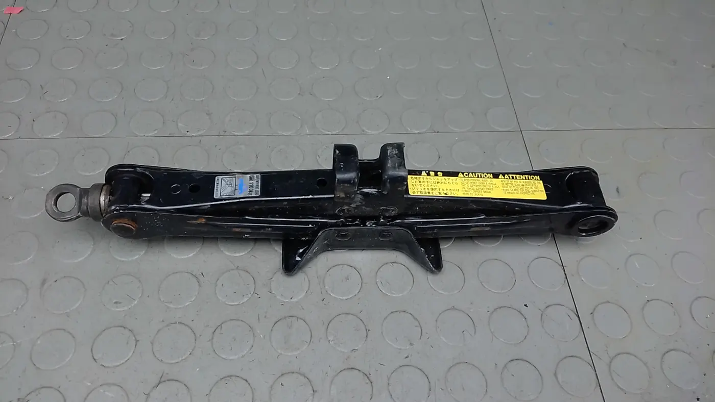 Домкрат к Toyota Corolla Verso 2005