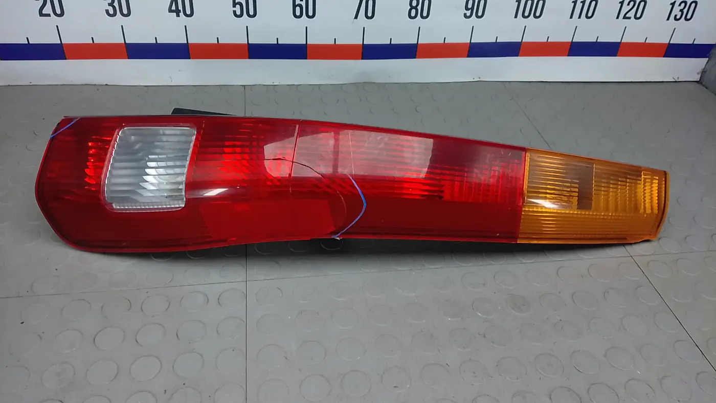 Фонарь задний правый к Honda CR-V 2004