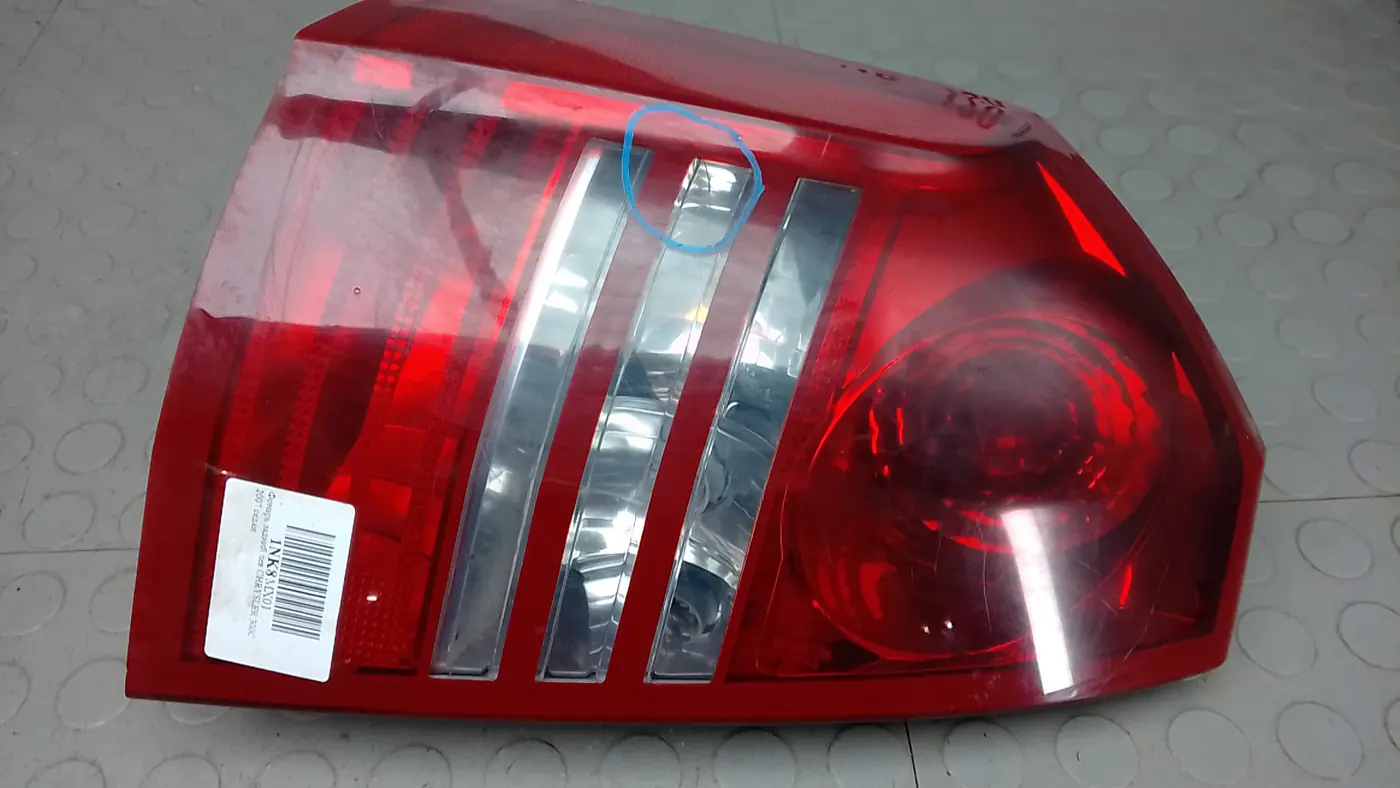 Фонарь задний левый к Chrysler 300C 2007