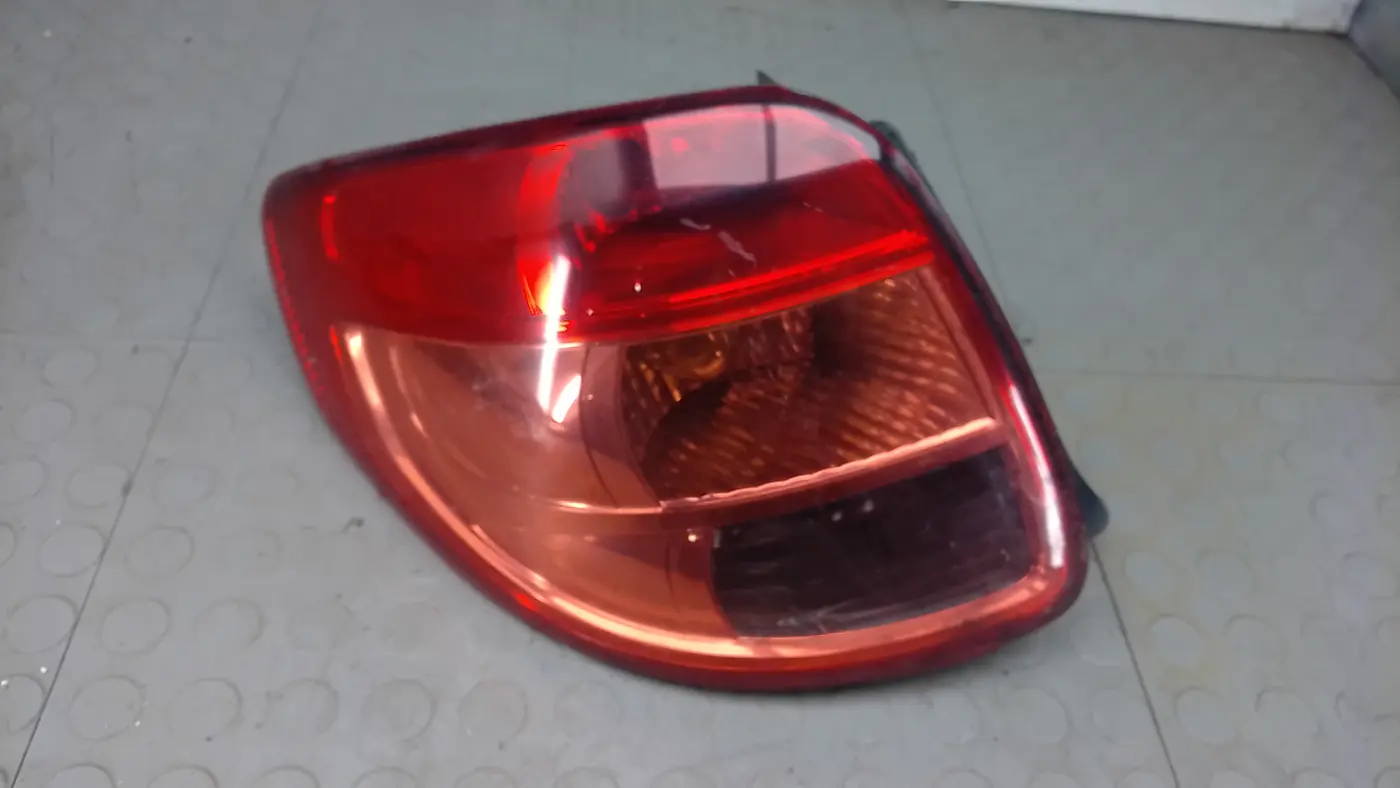 Фонарь задний левый к Suzuki SX4 2007