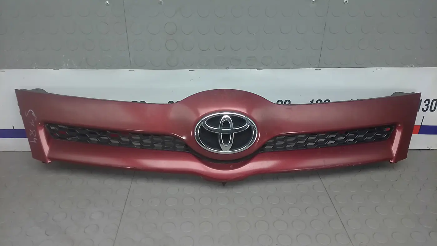 Решетка радиатора к Toyota Corolla Verso 2005