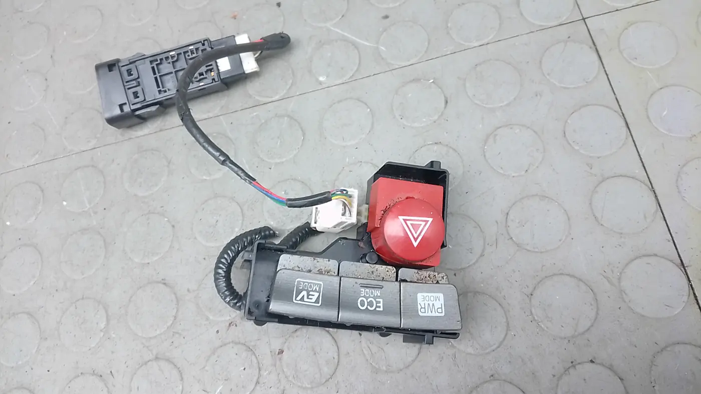 Кнопка  к Toyota Prius 2013