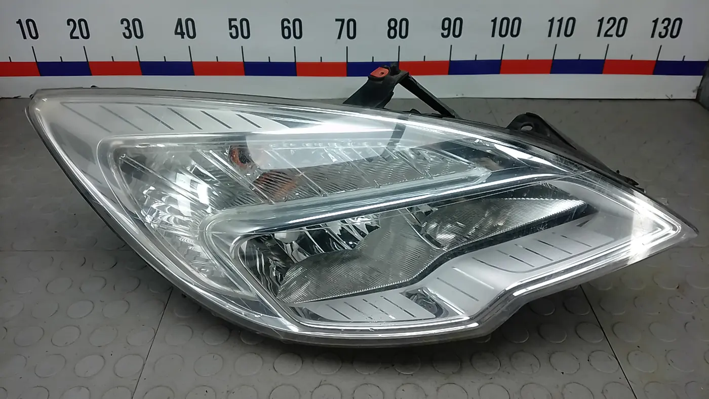 Фара правая к Opel Meriva 2010