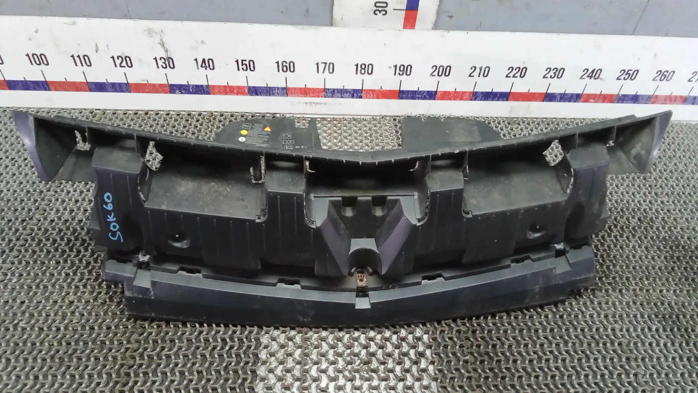 Рамка капота к Renault Kangoo 2011