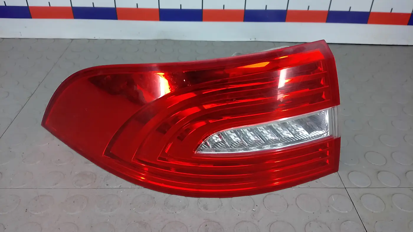 Фонарь задний левый к Skoda Superb 2015