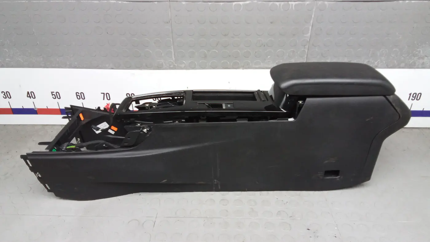 Подлокотник к Citroen C4 2021