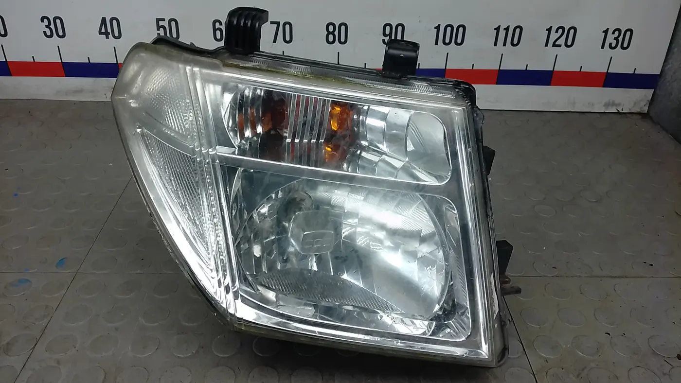 Фара правая к Nissan Pathfinder 2008