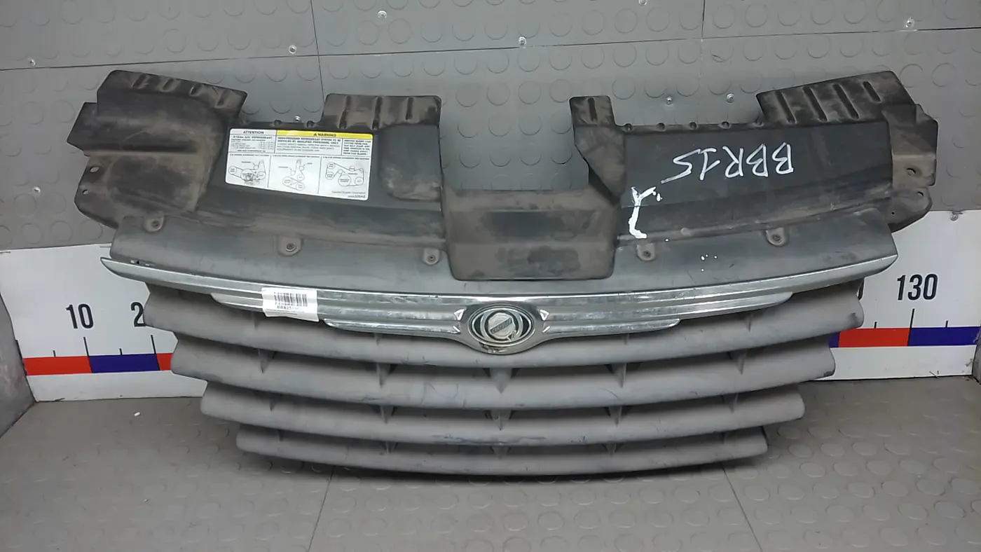 Решетка радиатора к Chrysler Voyager 2006