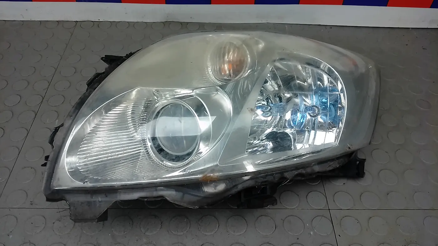 Фара левая к Toyota Auris 2009