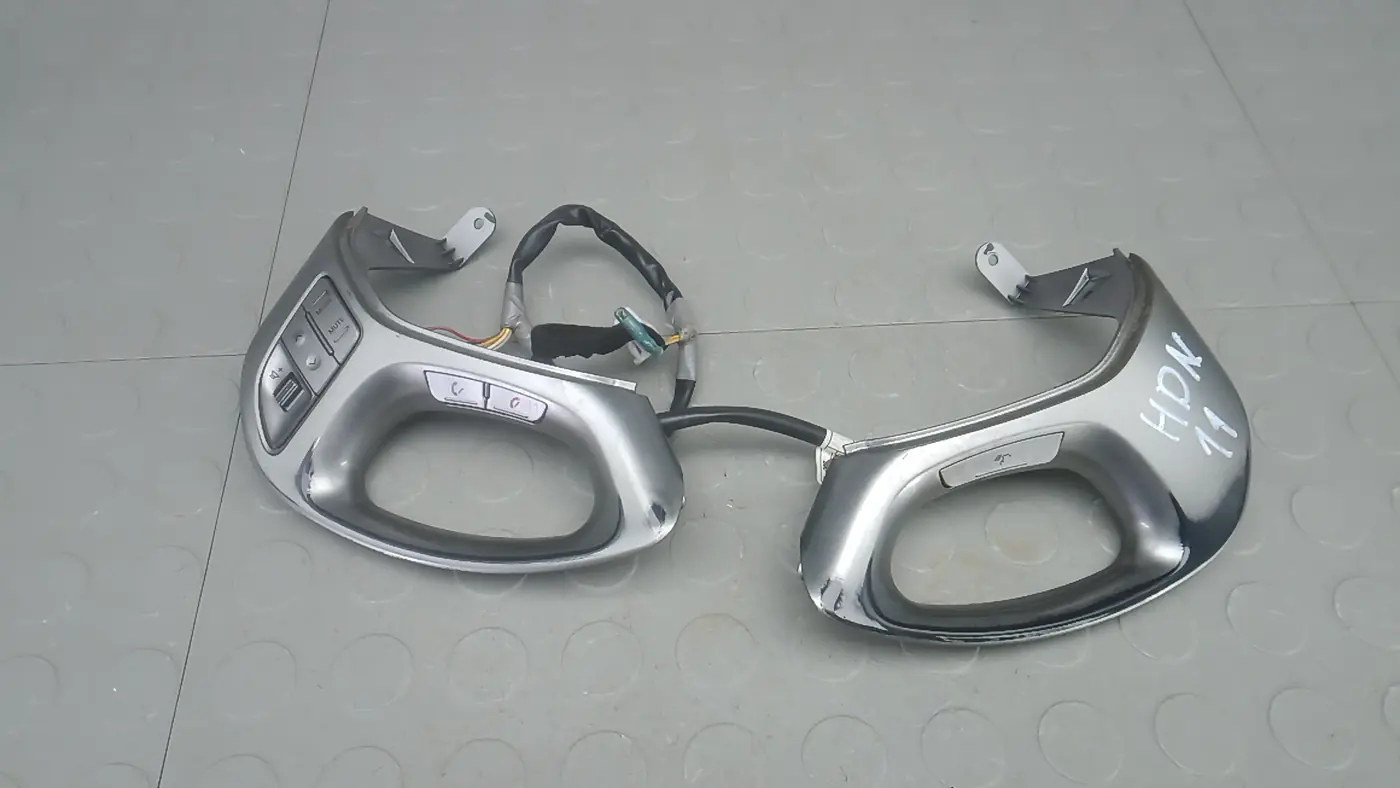 Кнопки руля к Hyundai ix35 2011