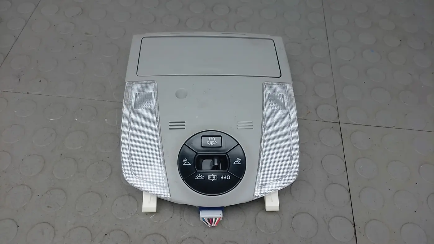 Плафон освещения салона к Toyota Prius 2013