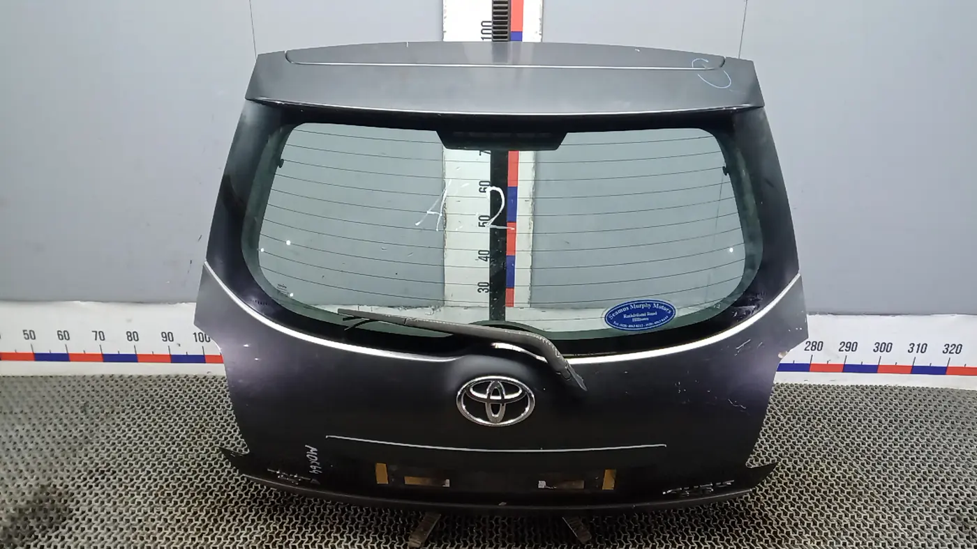 Моторчик стеклоочистителя  к Toyota Auris 2010