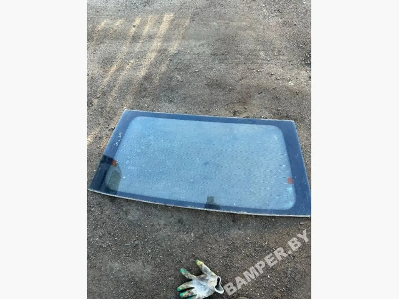 Стекло заднее к Mazda 323 1996