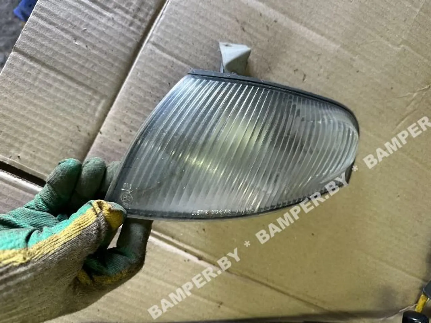 Поворотник левый к Mazda 323 1996