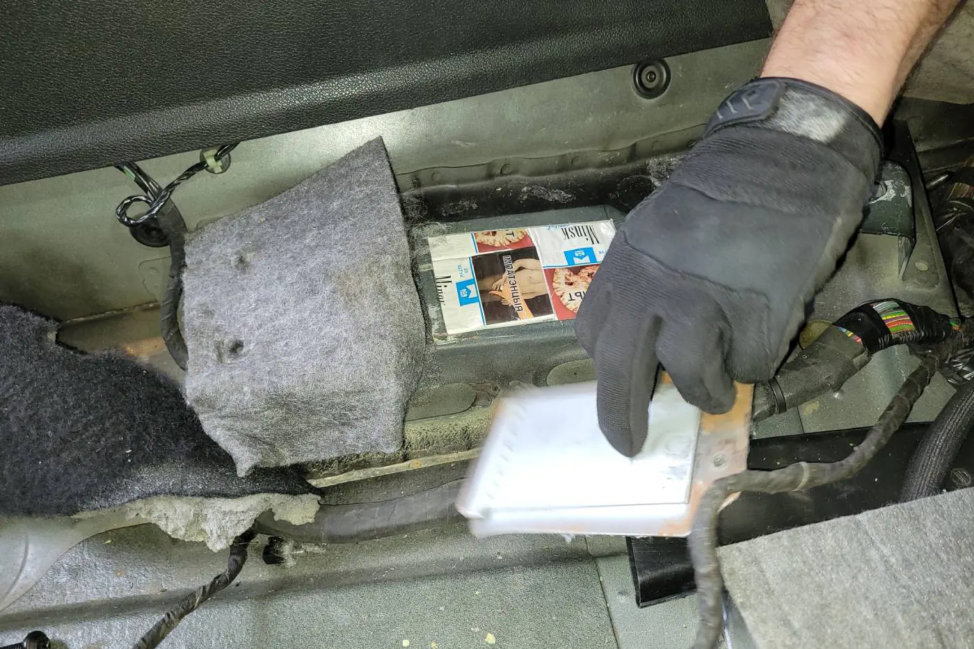 Белорус спрятал сигареты в скрытых полостях автомобиля — таможня нашла всё