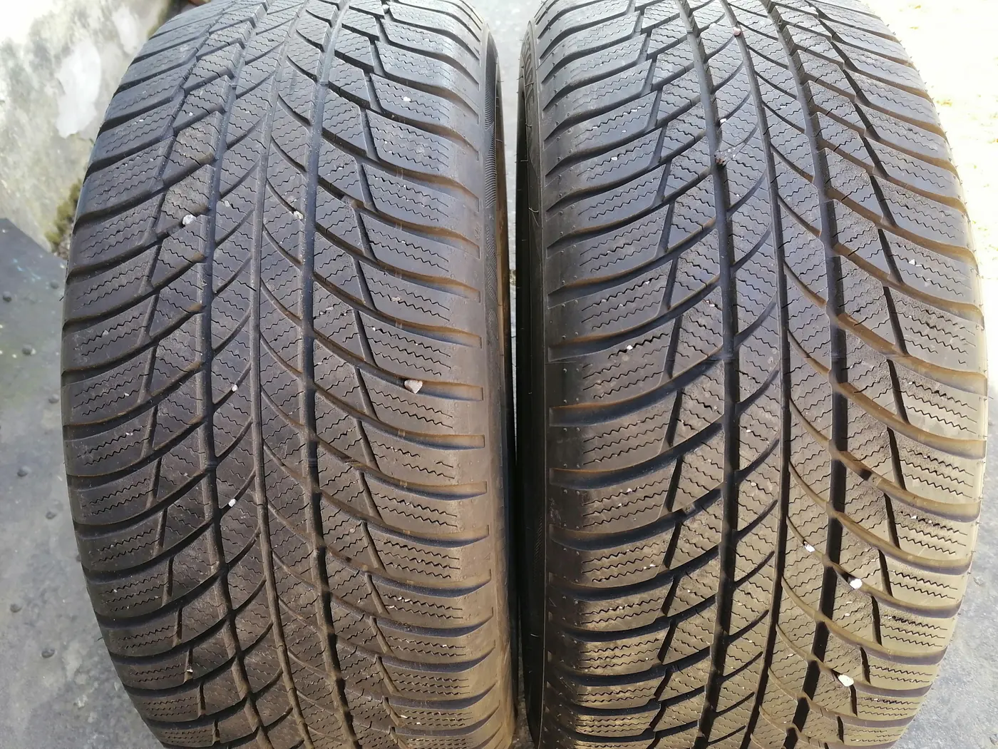 R17 225 50 Bridgestone Blizzak LM001