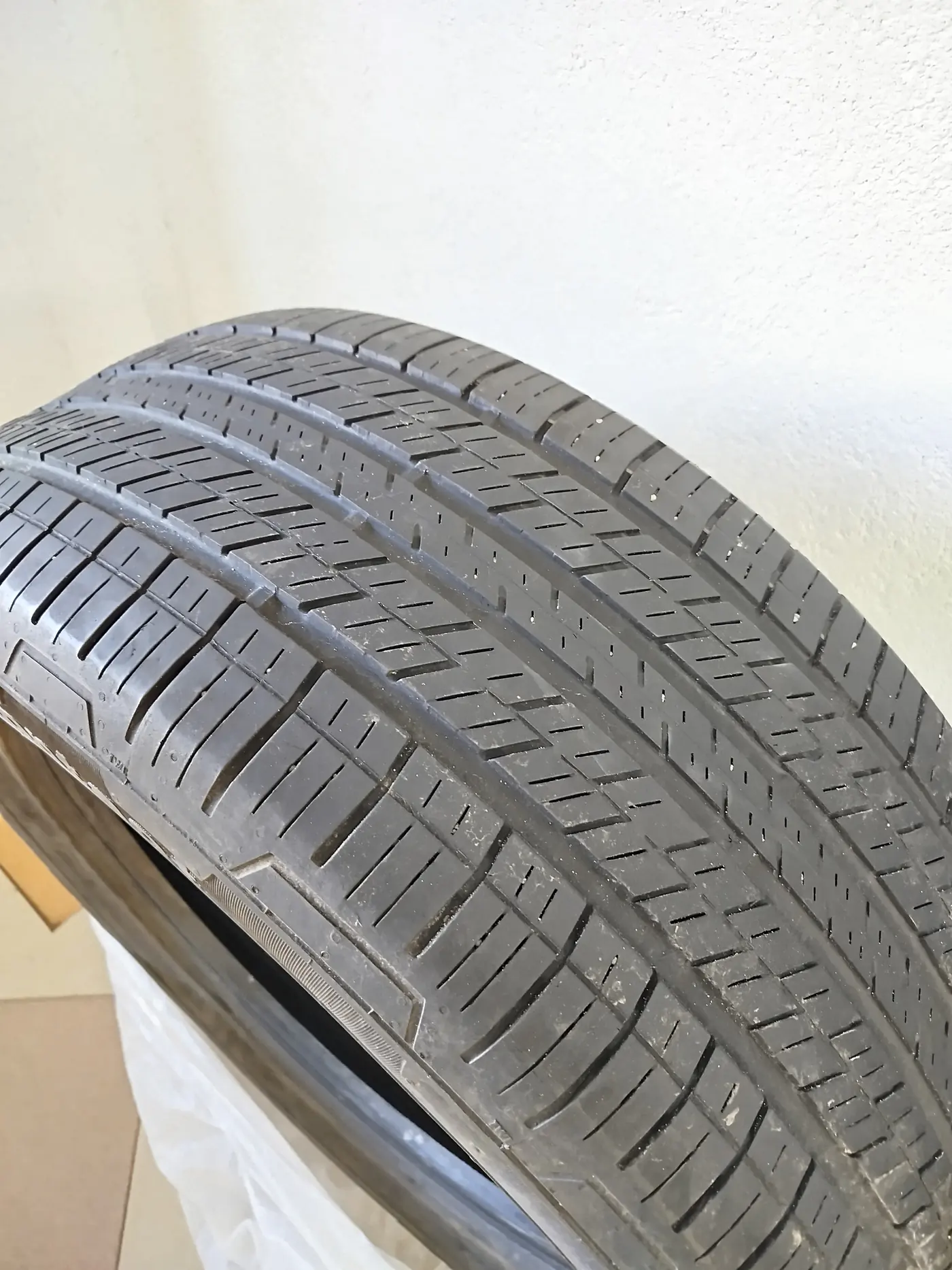 R19 275 55 Continental 4x4 contact
