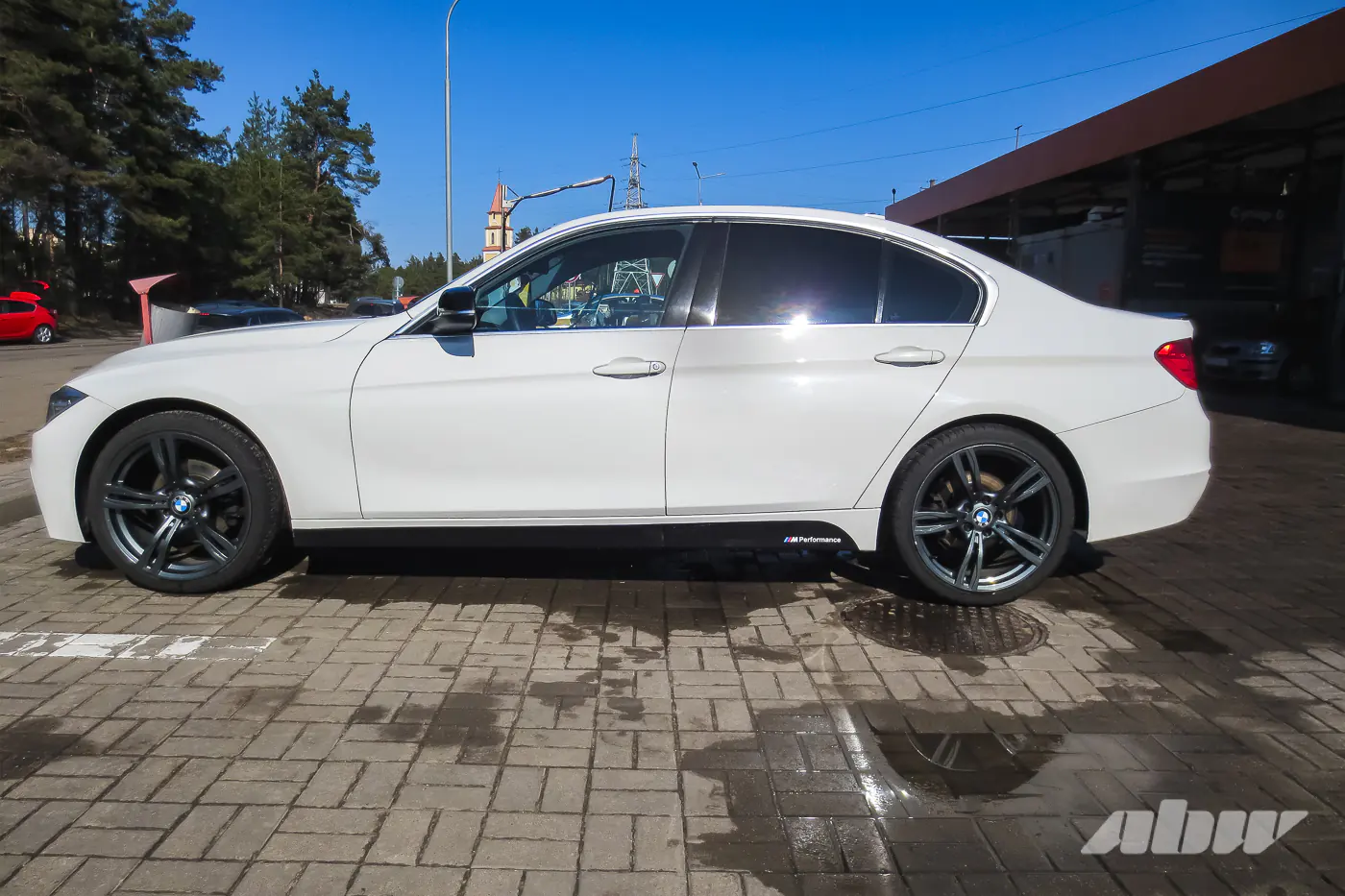 BMW_F30_сбоку