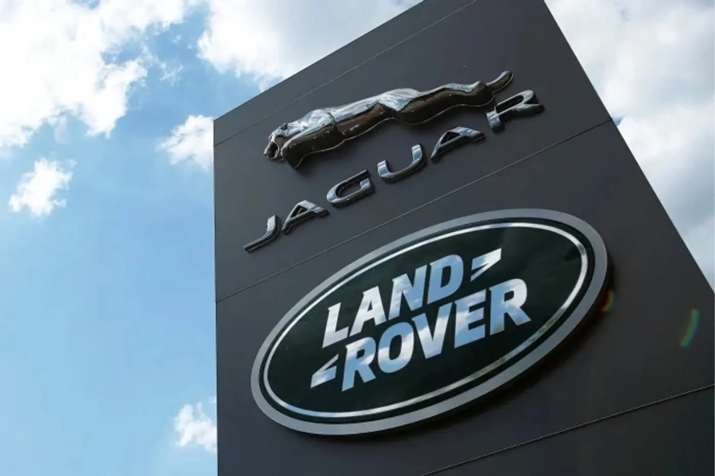 Впервые за 18 лет: Jaguar Land Rover отзывает рекордное количество автомобилей