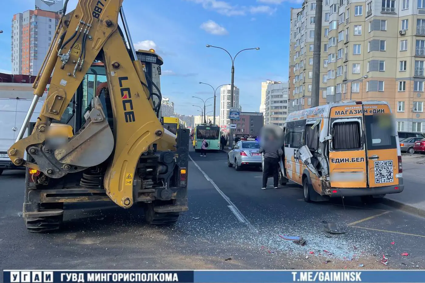 ДТП с маршруткой и погрузчиком в Минске – пассажир в больнице