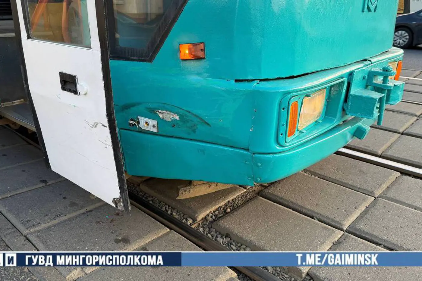 Lamborghini и трамвай не поделили дорогу на Машерова